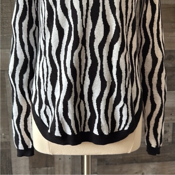 NWT! Belldini black white zebra stripes top medium animal print low key luxe - Picture 4 of 13